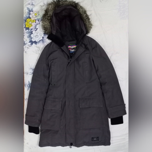 Aritzia Golden by TNA Down Bancroft Parka Grey - Picture 5 of 8